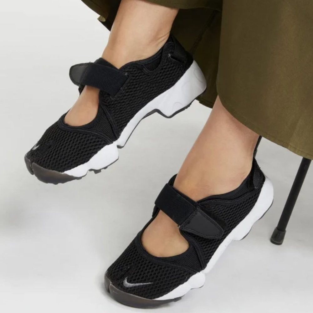 Nike Air Rift Black Sneaker, tabi toe sz 8